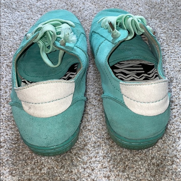 Dolce Vita Fashion Sneakers - Picture 3 of 4